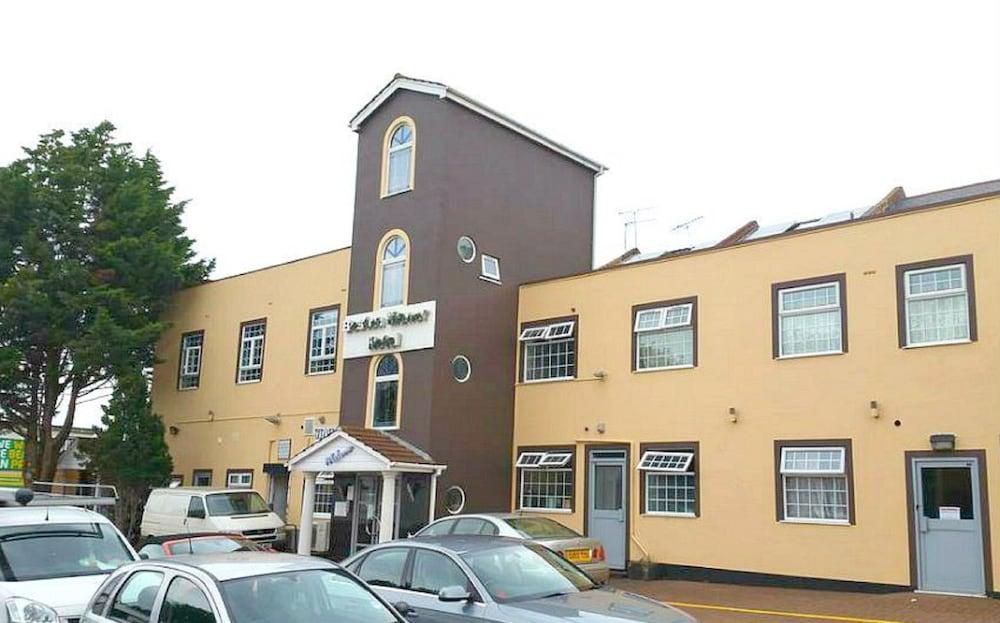 Oyo Bostons Manor Hotel, Hanwell London Greenford  Dış mekan fotoğraf