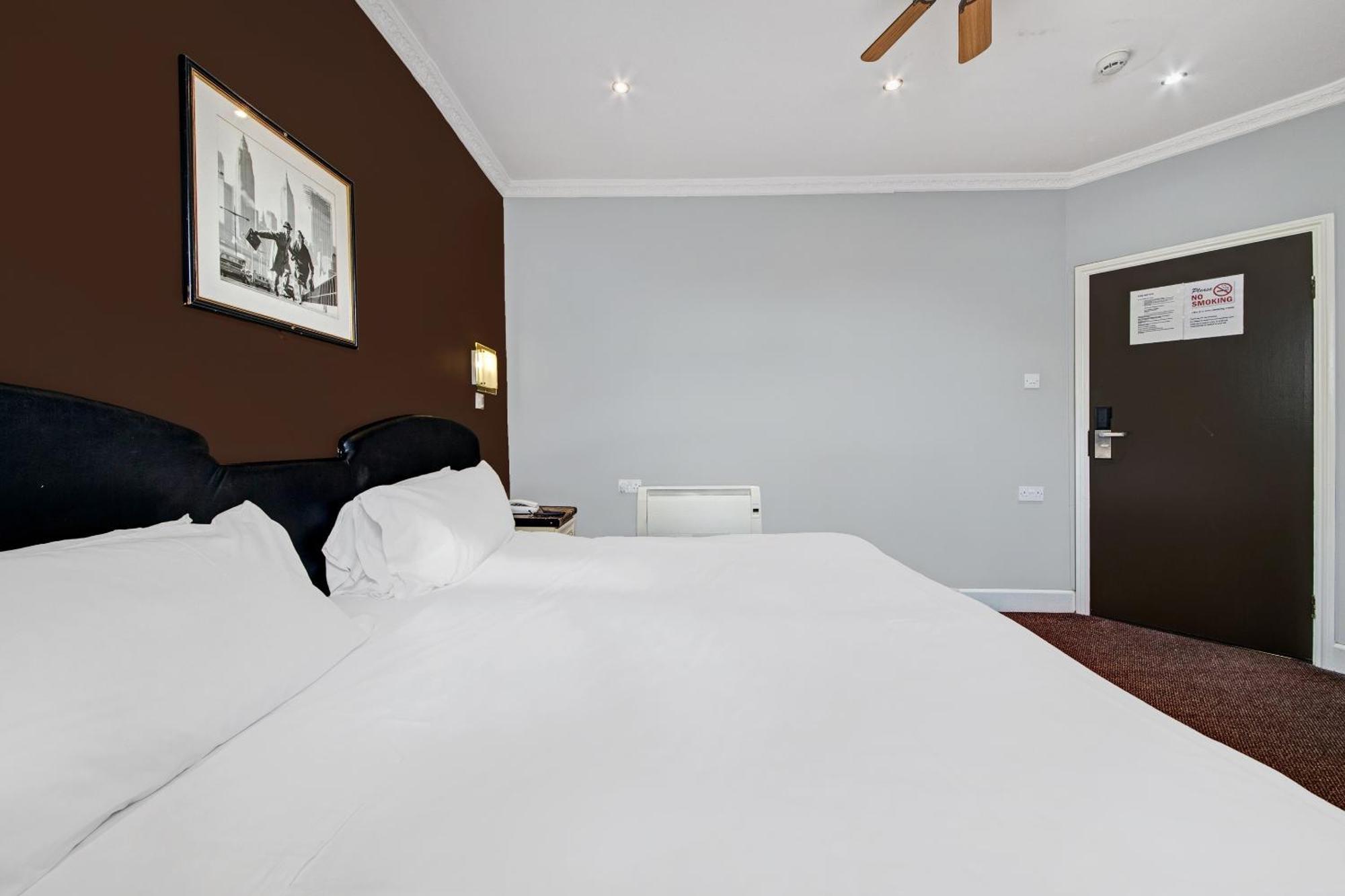 Oyo Bostons Manor Hotel, Hanwell London Greenford  Dış mekan fotoğraf