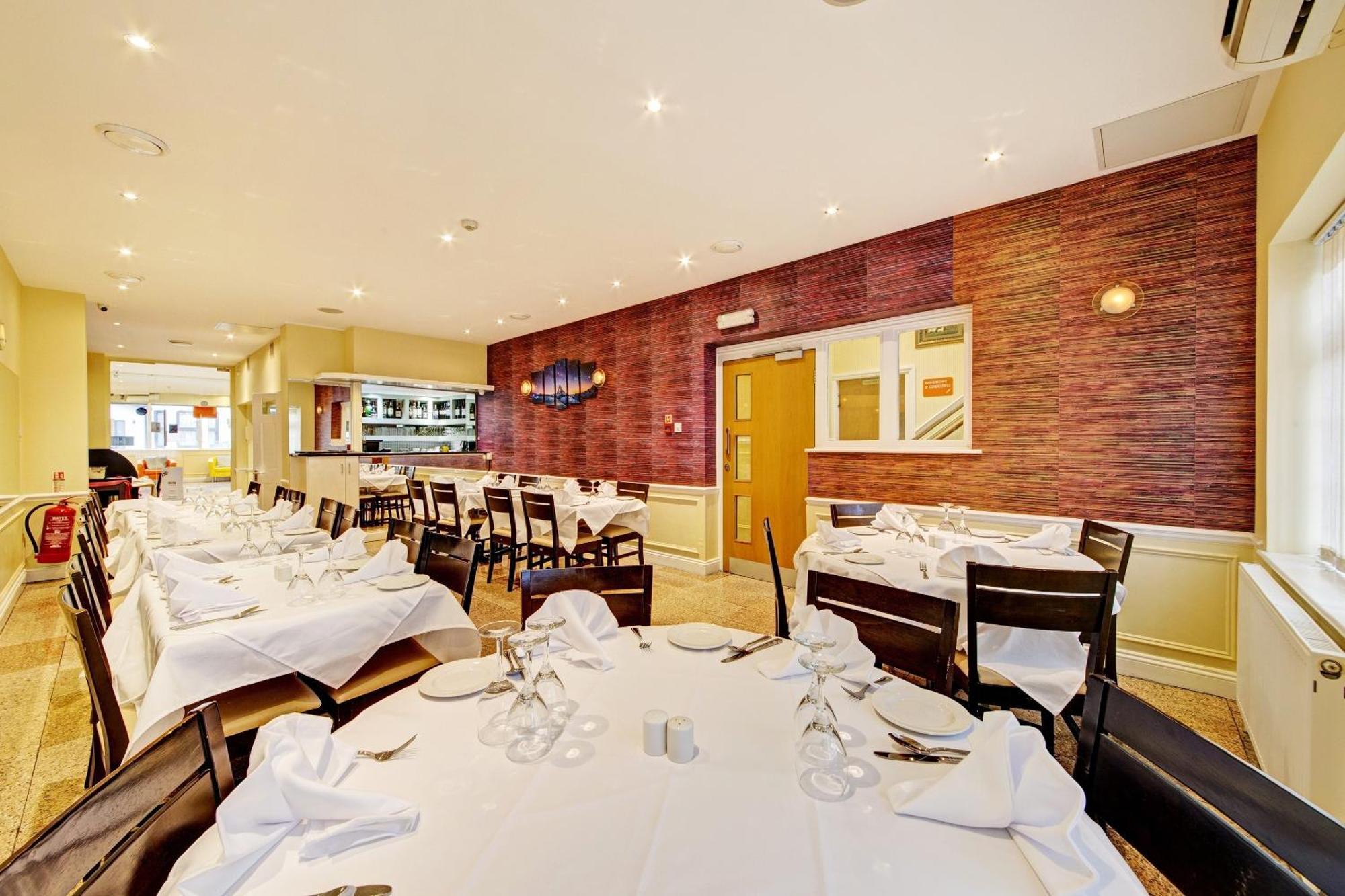 Oyo Bostons Manor Hotel, Hanwell London Greenford  Dış mekan fotoğraf
