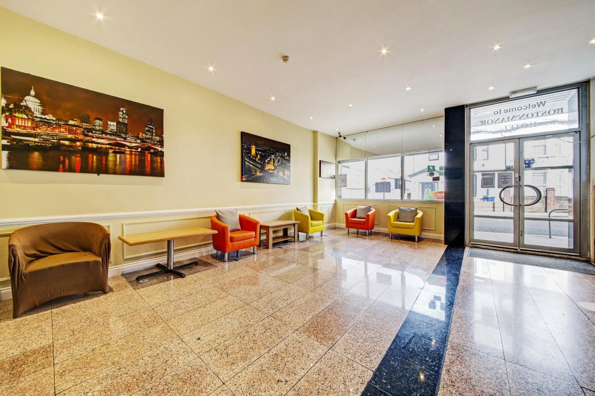 Oyo Bostons Manor Hotel, Hanwell London Greenford  Dış mekan fotoğraf