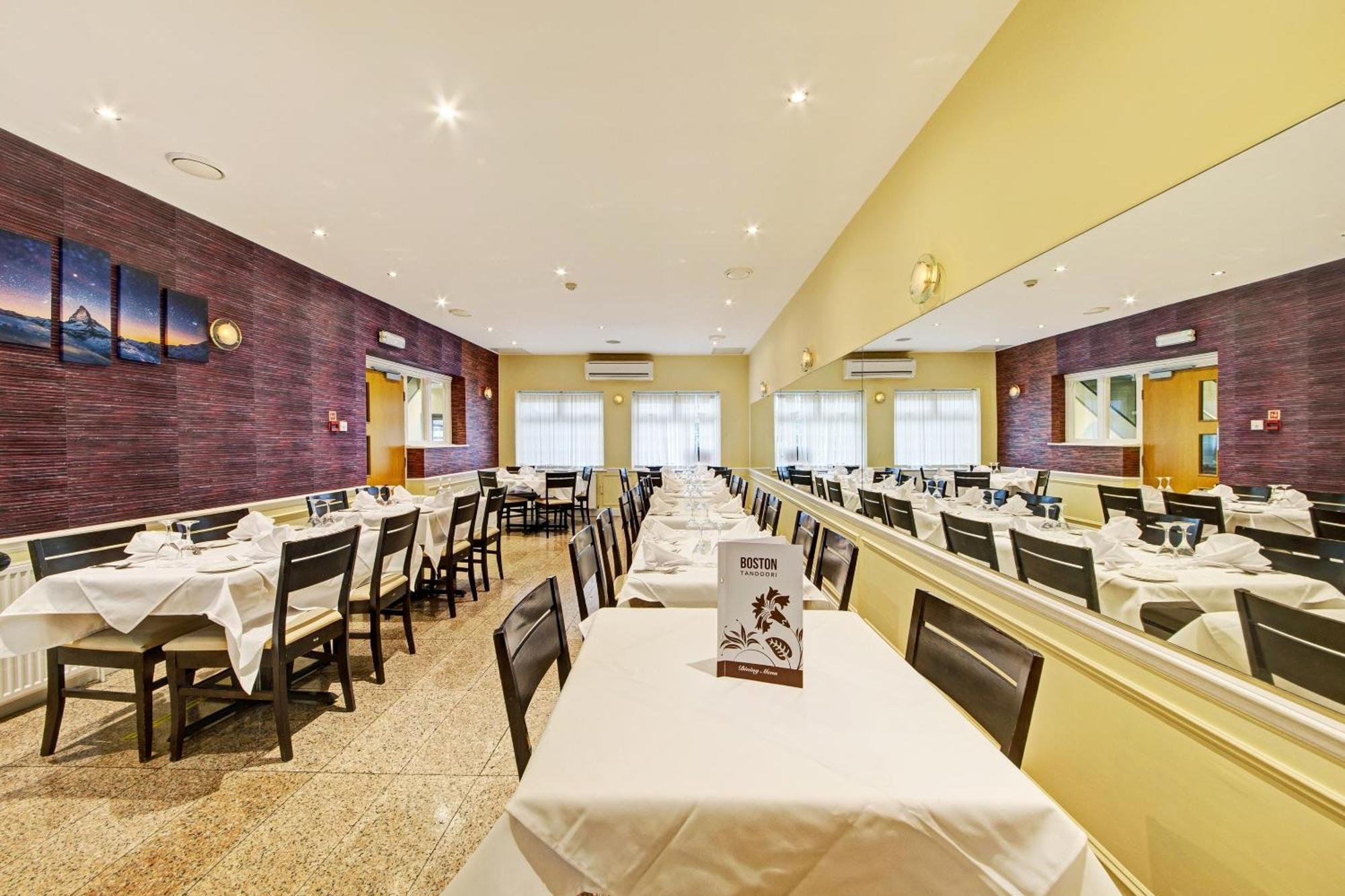 Oyo Bostons Manor Hotel, Hanwell London Greenford  Dış mekan fotoğraf