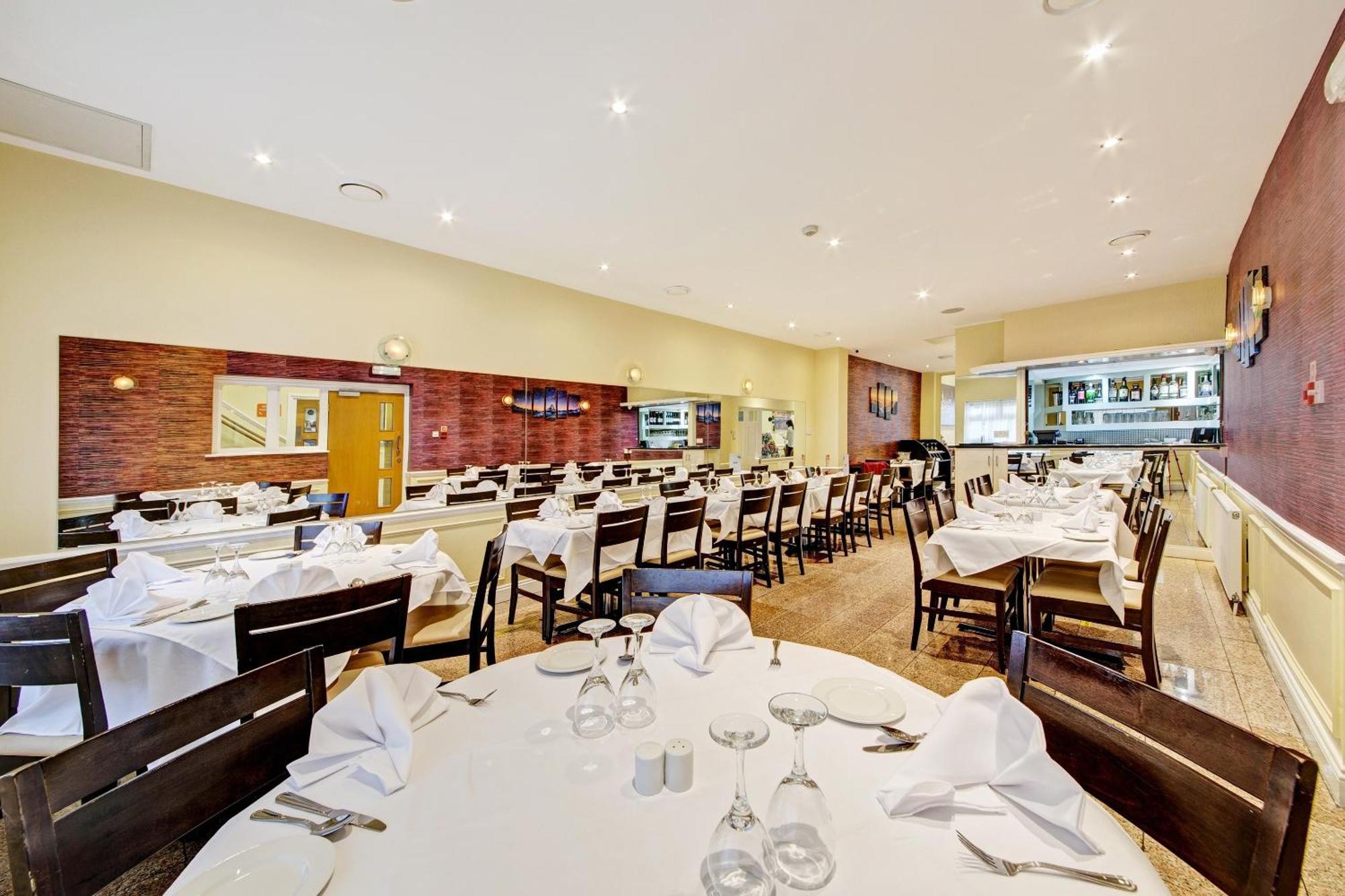Oyo Bostons Manor Hotel, Hanwell London Greenford  Dış mekan fotoğraf