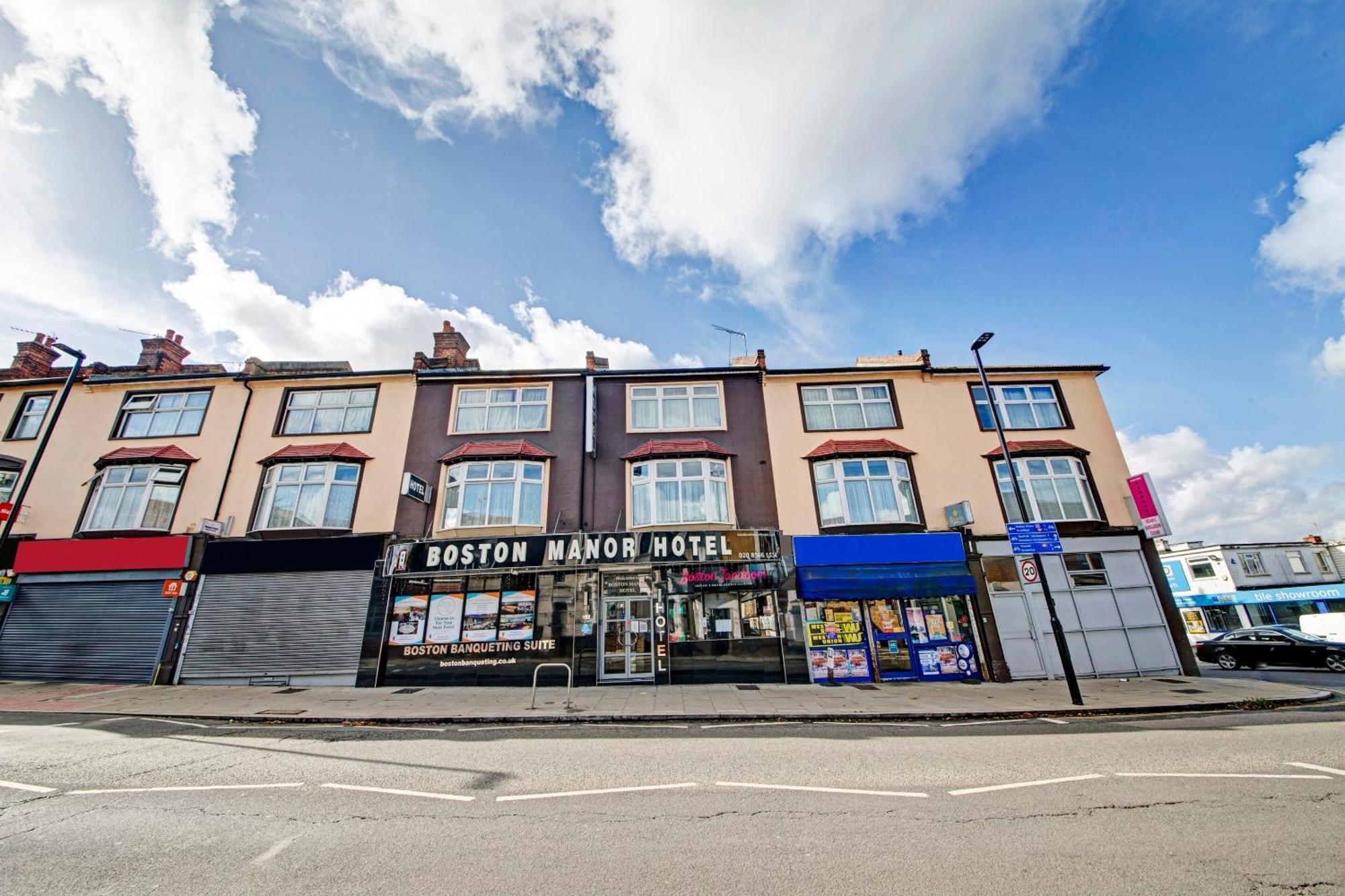 Oyo Bostons Manor Hotel, Hanwell London Greenford  Dış mekan fotoğraf