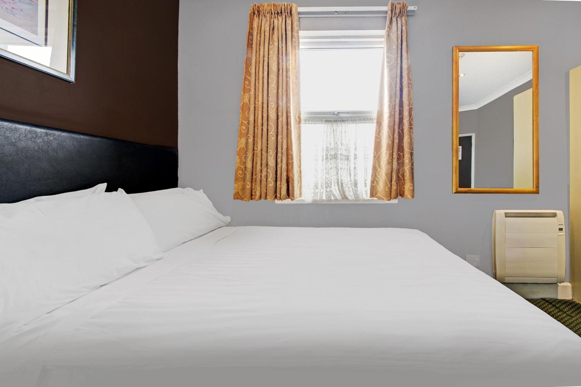 Oyo Bostons Manor Hotel, Hanwell London Greenford  Dış mekan fotoğraf