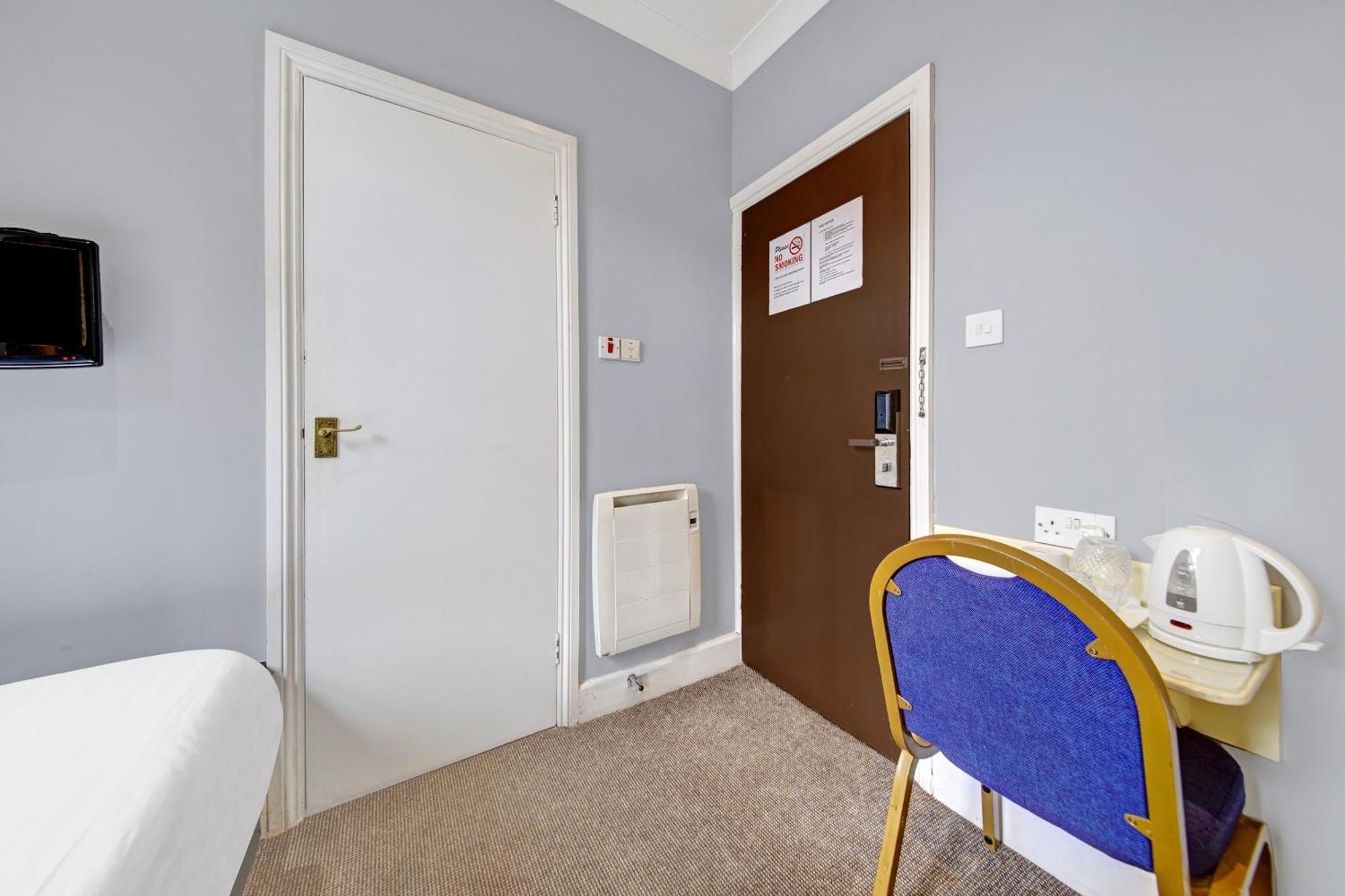 Oyo Bostons Manor Hotel, Hanwell London Greenford  Dış mekan fotoğraf