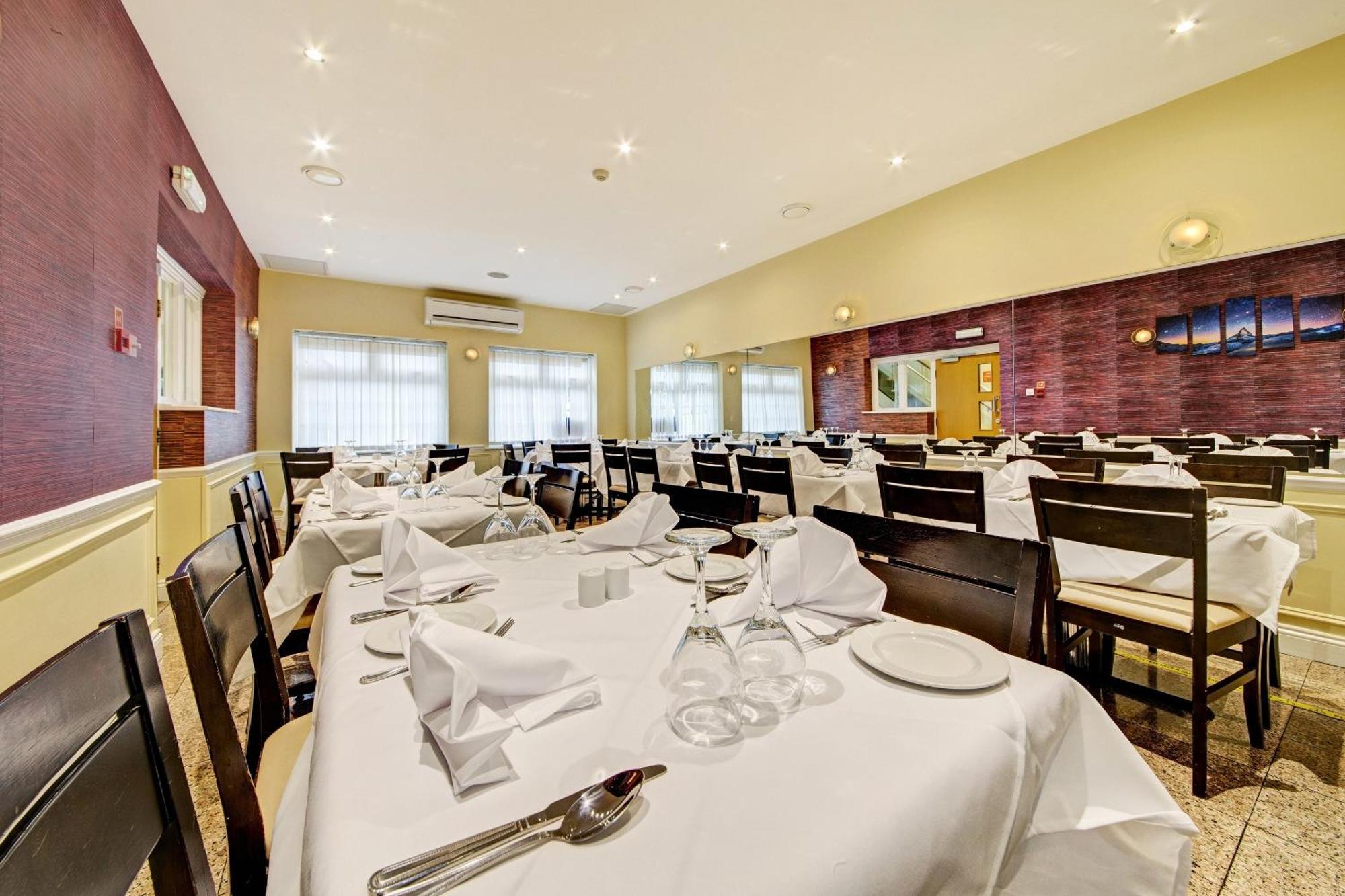 Oyo Bostons Manor Hotel, Hanwell London Greenford  Dış mekan fotoğraf