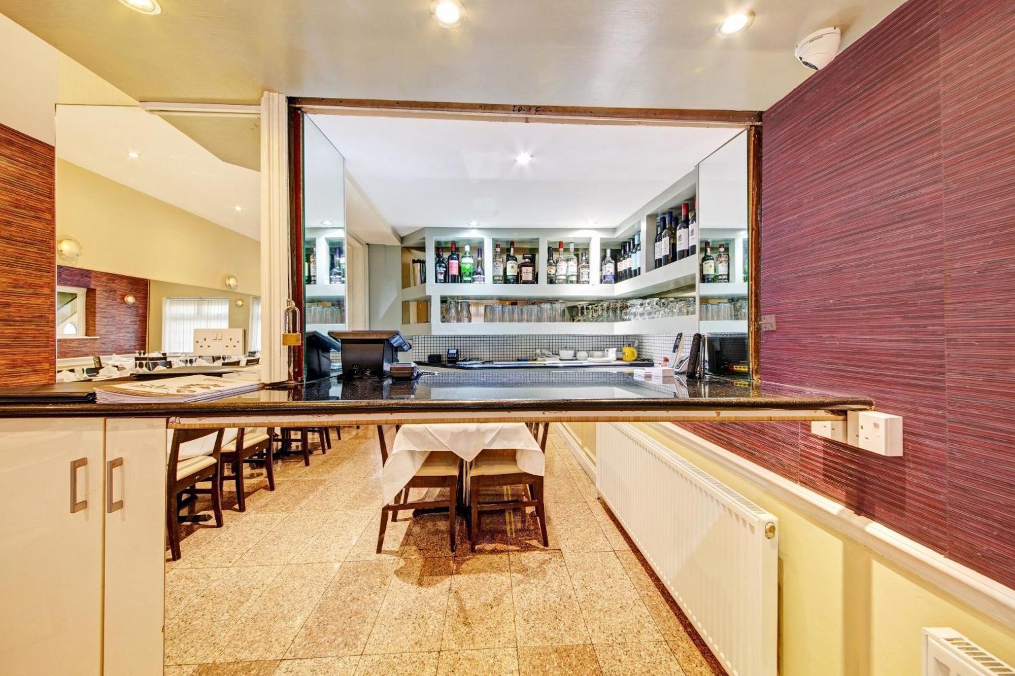 Oyo Bostons Manor Hotel, Hanwell London Greenford  Dış mekan fotoğraf