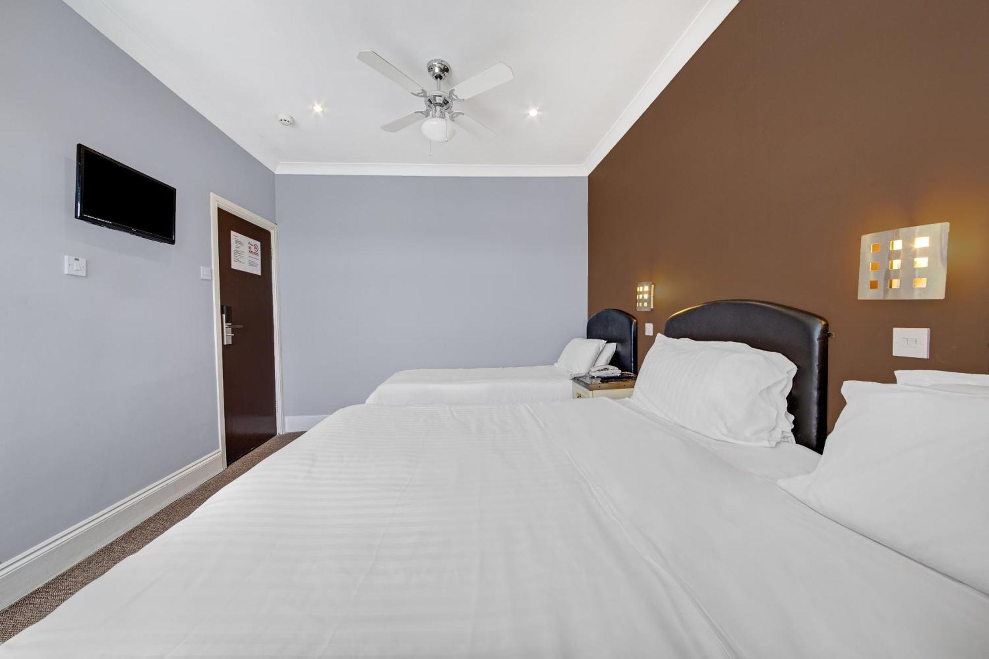 Oyo Bostons Manor Hotel, Hanwell London Greenford  Dış mekan fotoğraf