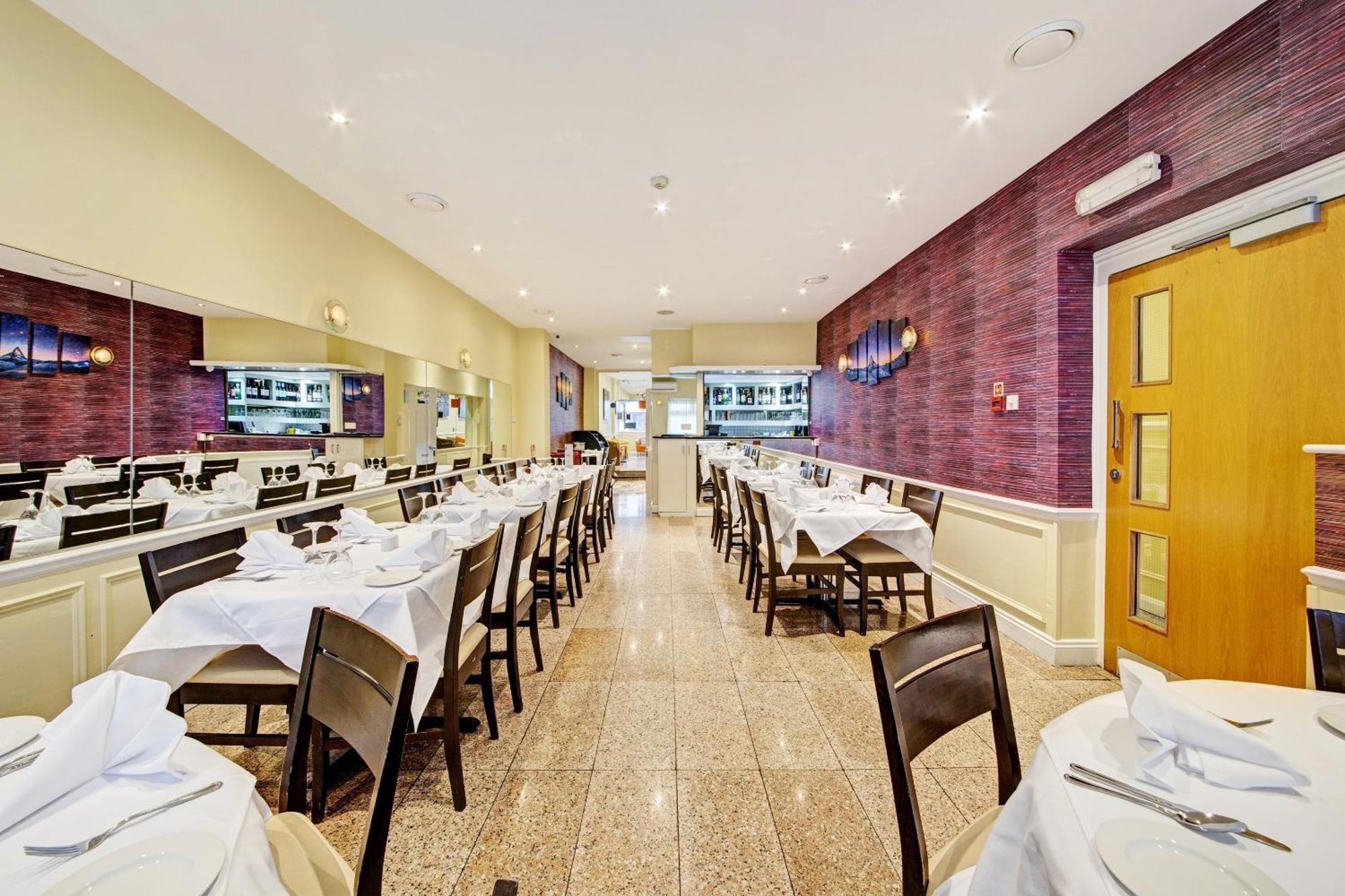 Oyo Bostons Manor Hotel, Hanwell London Greenford  Dış mekan fotoğraf
