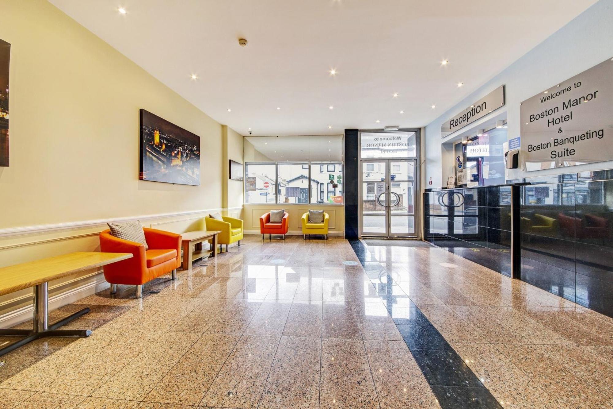 Oyo Bostons Manor Hotel, Hanwell London Greenford  Dış mekan fotoğraf