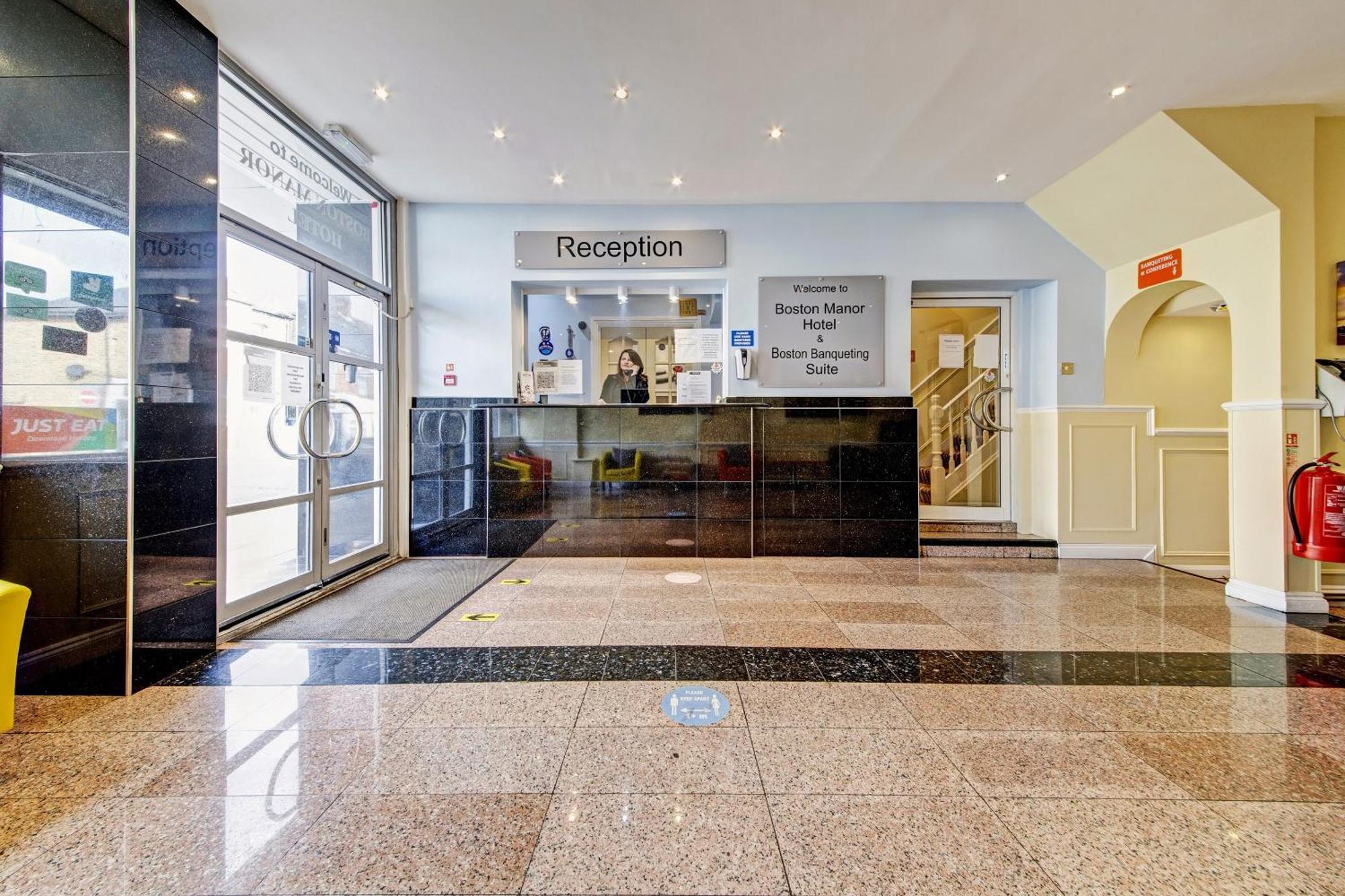 Oyo Bostons Manor Hotel, Hanwell London Greenford  Dış mekan fotoğraf
